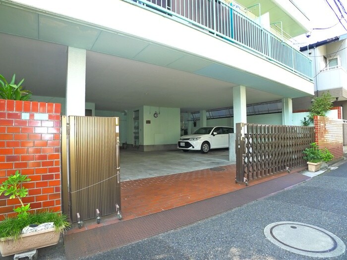 物件外観写真2　(駐車場)