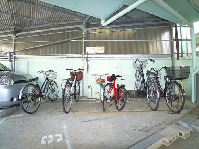 物件外観写真3　(駐輪場)