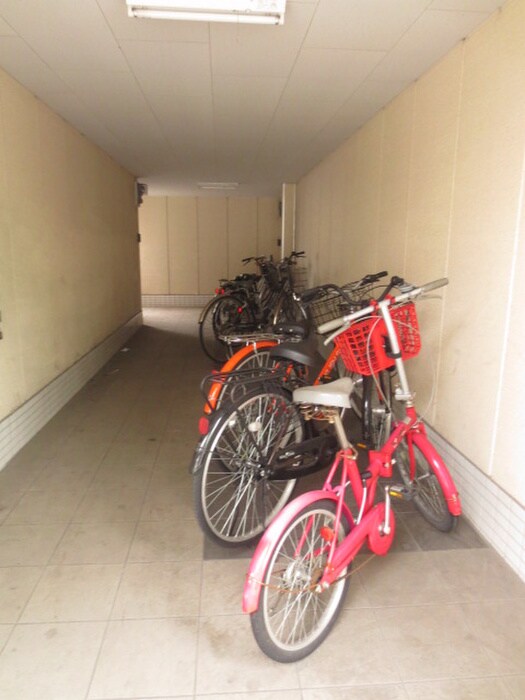 物件外観写真5　(駐輪場)
