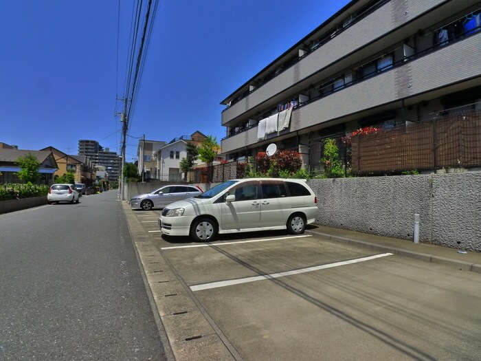 物件外観写真2　(駐車場)