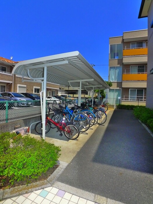 物件外観写真5　(駐輪場)