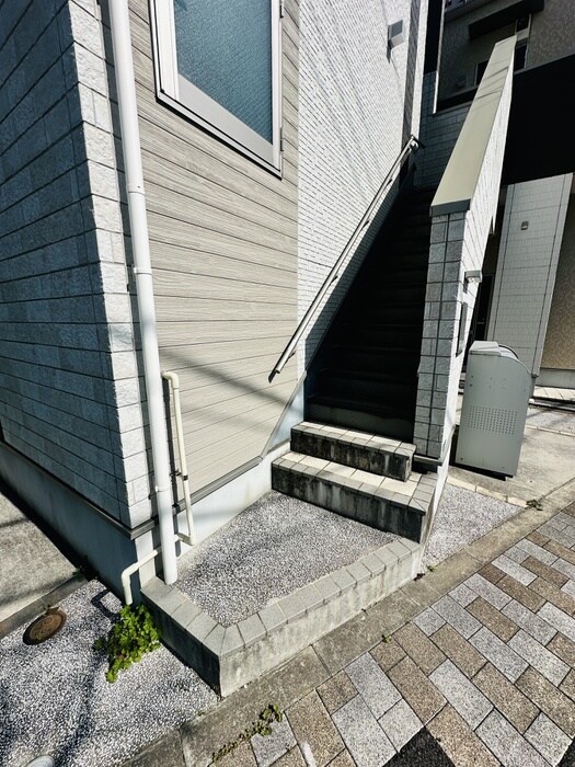 物件外観写真3　(エントランス部分)