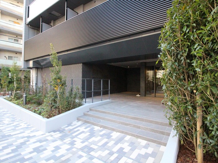 物件外観写真3　(エントランス部分)