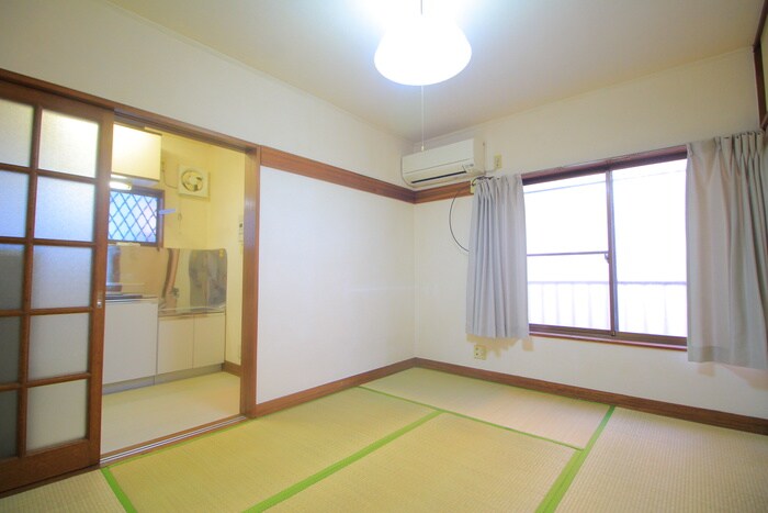 物件内観写真2　(居室)