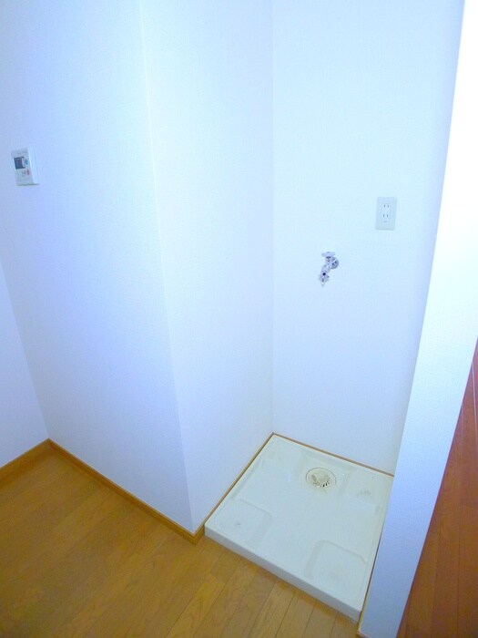 物件内観写真17　(洗濯機置場)