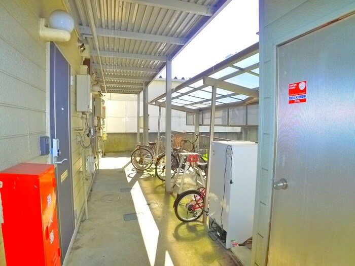 物件外観写真5　(駐輪場)