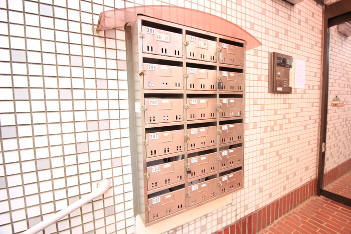 物件外観写真2　(エントランス部分)