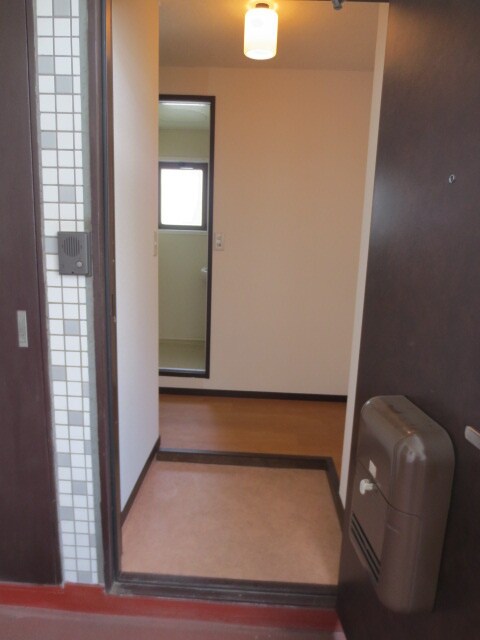 物件内観写真10　(玄関)