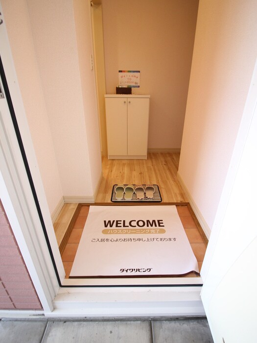 物件内観写真3　(玄関)