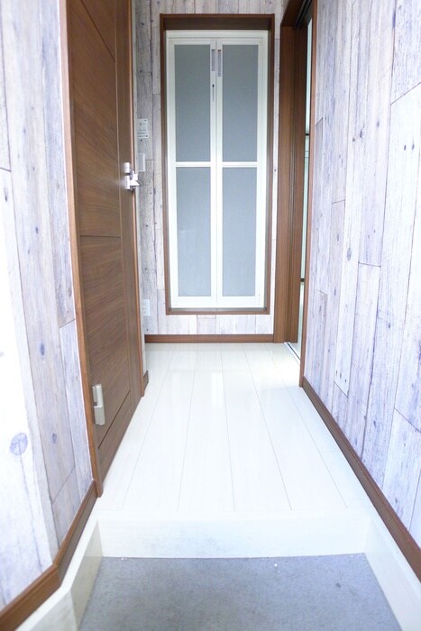 物件内観写真5　(玄関)