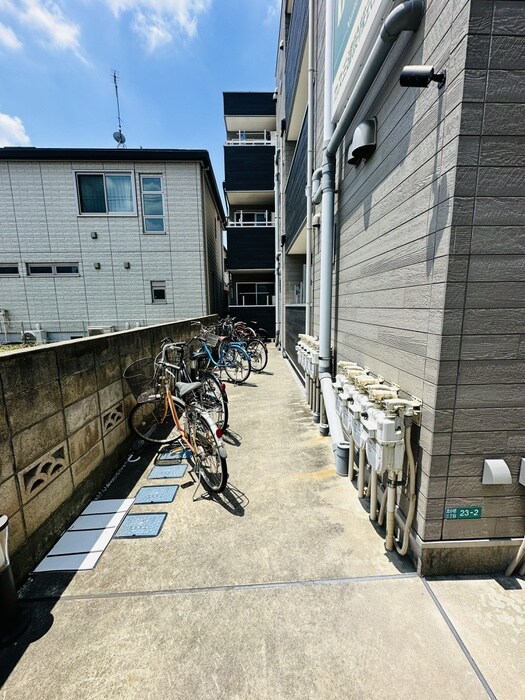 物件外観写真3　(駐輪場)