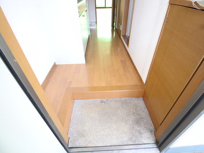 物件内観写真7　(玄関)