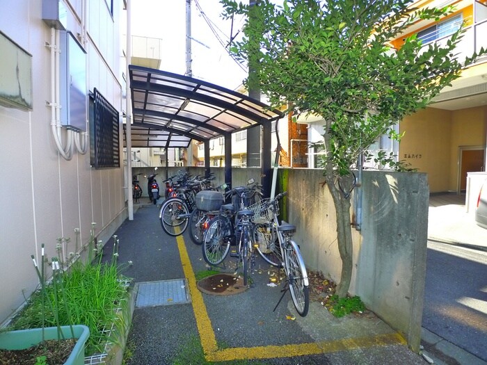 物件外観写真3　(駐輪場)