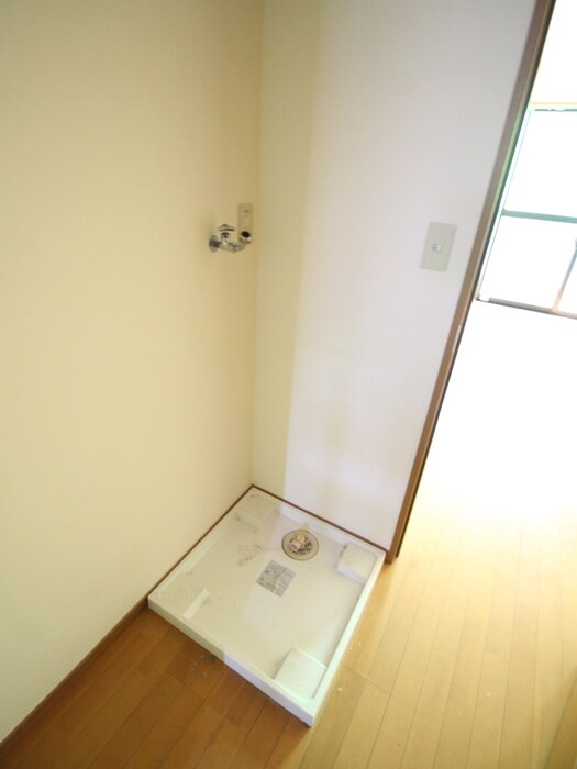 物件内観写真10　(洗濯機置場)