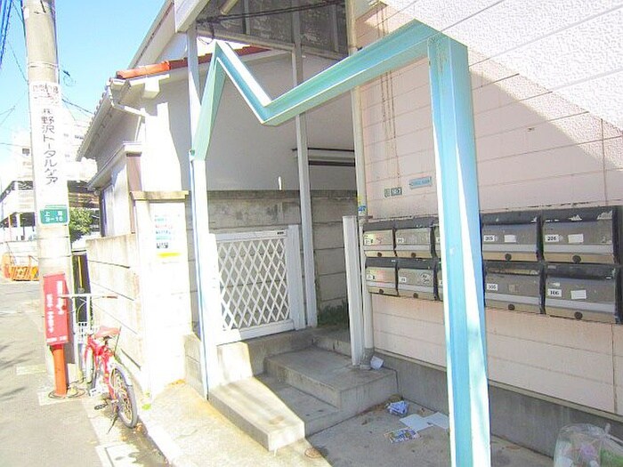 物件外観写真5　(エントランス部分)