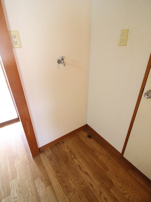 物件内観写真15　(洗濯機置場)