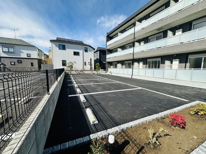 物件外観写真3　(駐車場)