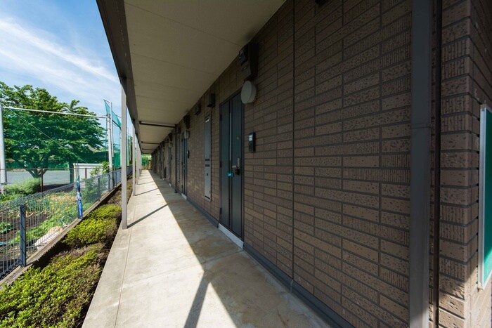 物件外観写真2　(エントランス部分)