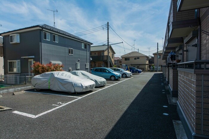 物件外観写真3　(駐車場)