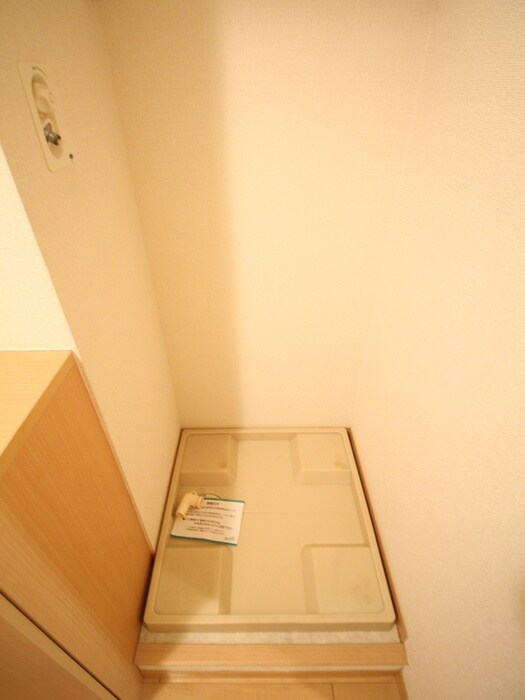 物件内観写真12　(洗濯機置場)