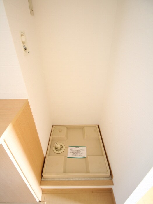 物件内観写真12　(洗濯機置場)