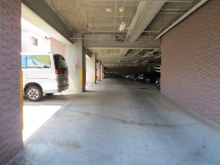 物件外観写真3　(駐車場)