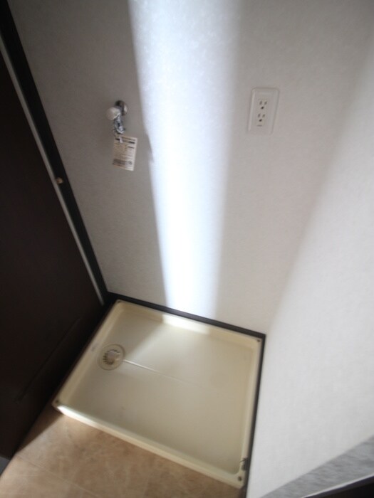 物件内観写真15　(洗濯機置場)