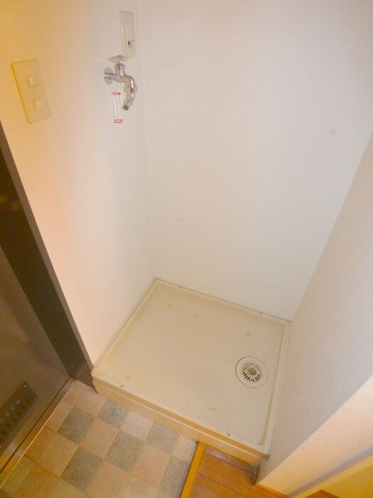 物件内観写真13　(洗濯機置場)