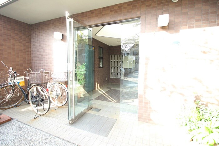 物件外観写真4　(エントランス部分)