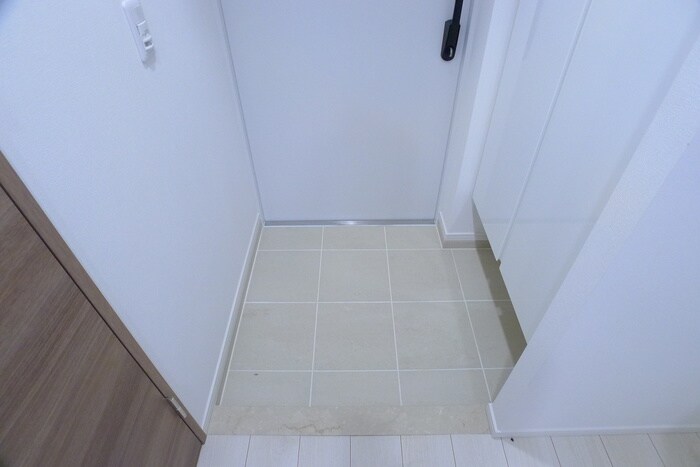 物件内観写真8　(玄関)