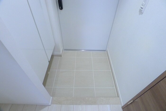 物件内観写真8　(玄関)