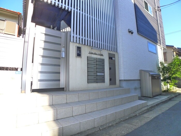 物件外観写真3　(エントランス部分)