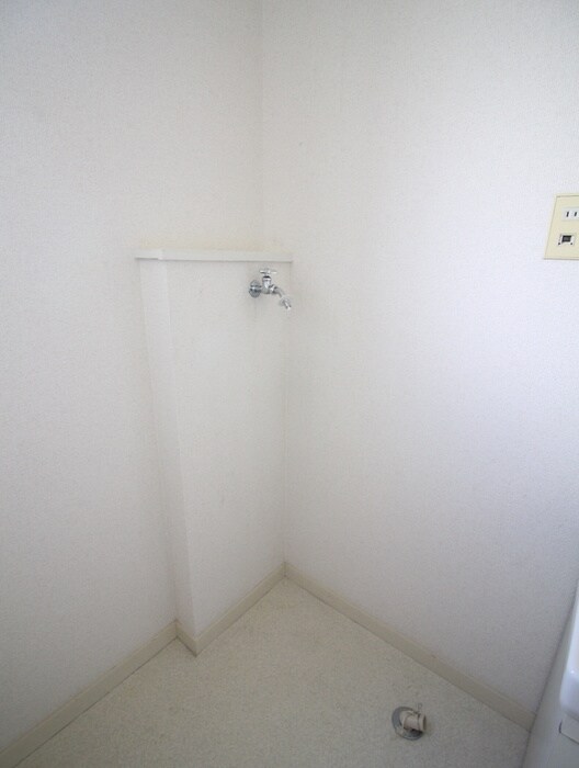 物件内観写真18　(洗濯機置場)