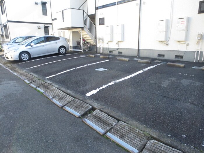 物件外観写真3　(駐車場)