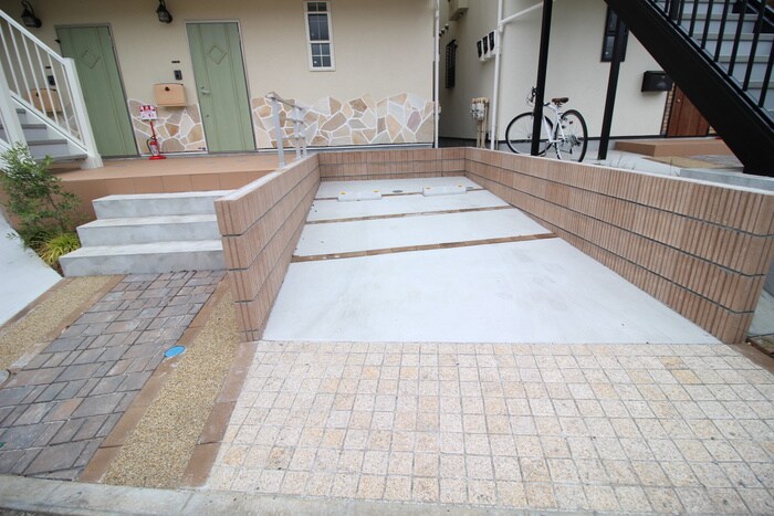 物件外観写真2　(駐車場)