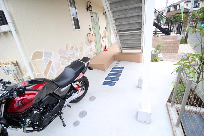 物件外観写真4　(駐輪場)
