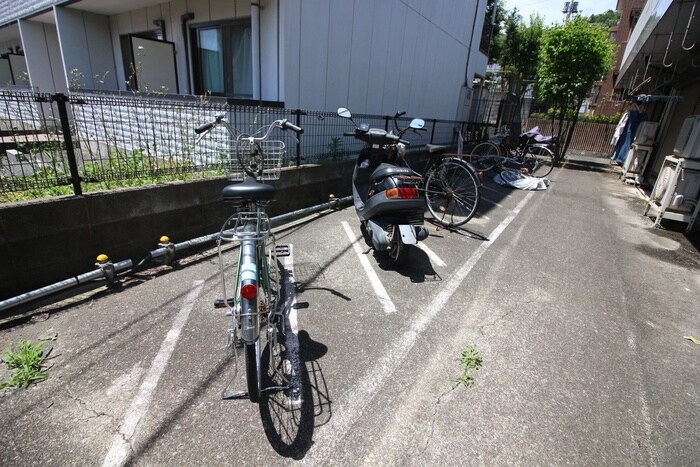 物件外観写真4　(駐輪場)