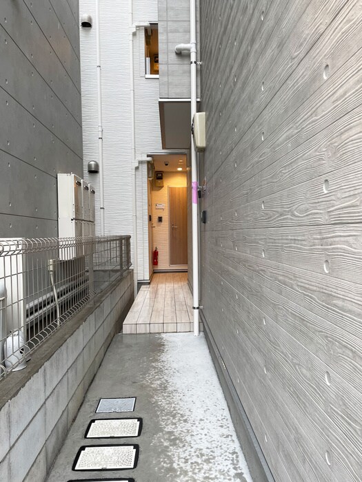 物件外観写真6　(エントランス部分)