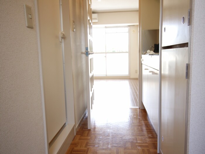 物件内観写真7　(玄関)