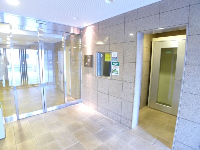 物件外観写真4　(エントランス部分)