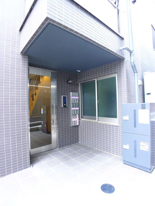 物件外観写真3　(エントランス部分)