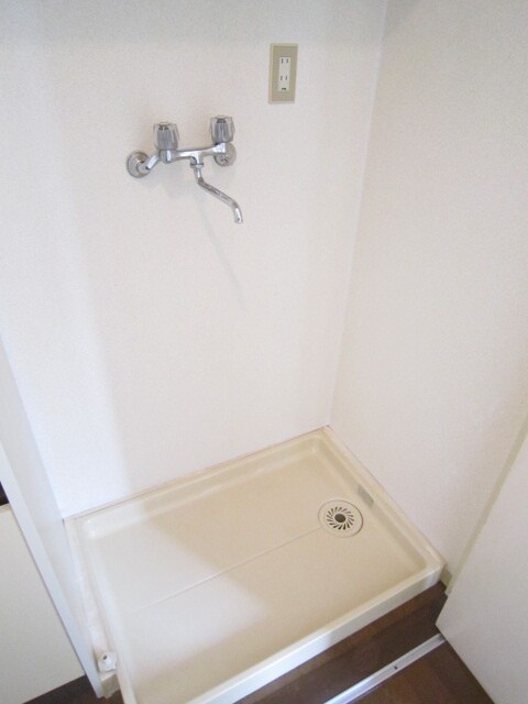 物件内観写真13　(洗濯機置場)