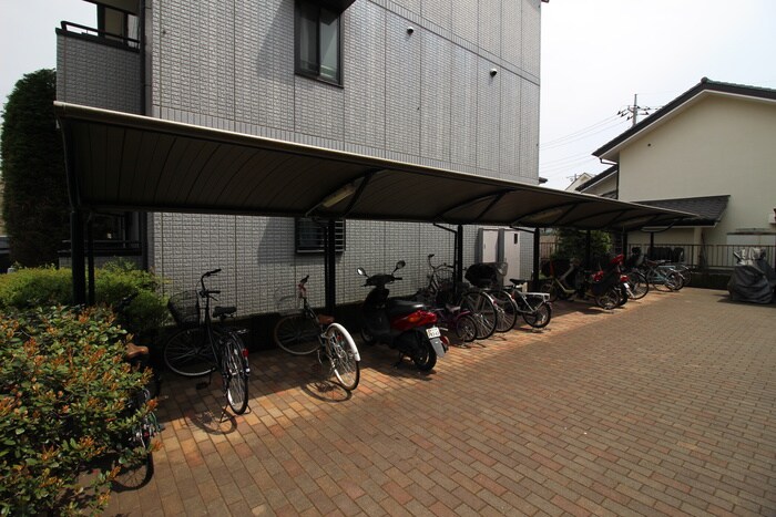 物件外観写真4　(駐輪場)