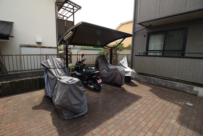 物件外観写真5　(駐輪場)