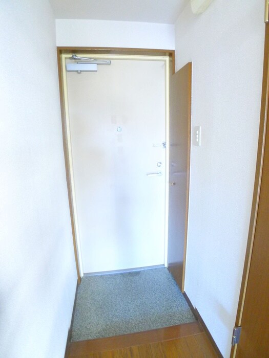 物件内観写真18　(玄関)