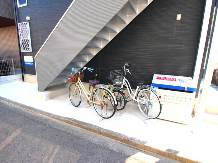 物件外観写真3　(駐輪場)