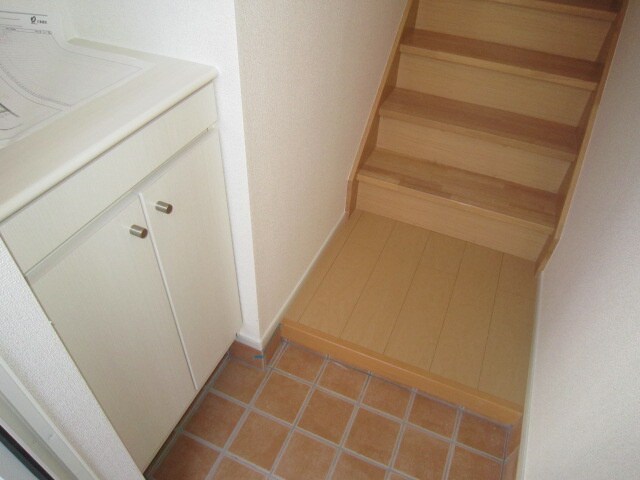 物件内観写真12　(玄関)