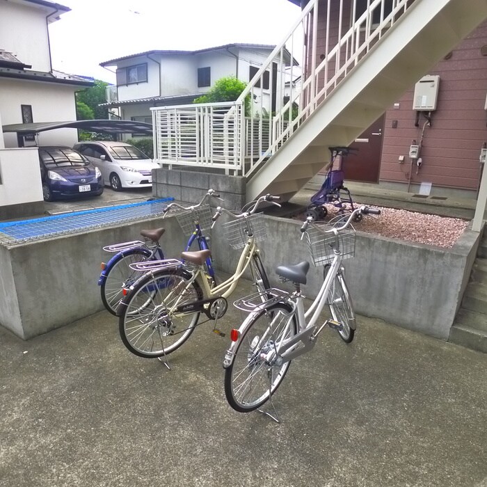 物件外観写真4　(駐輪場)