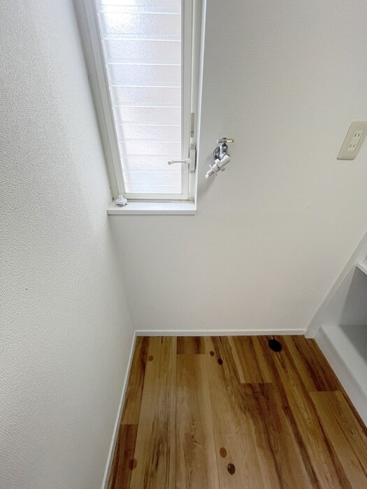 物件内観写真12　(洗濯機置場)