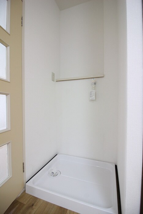 物件内観写真10　(洗濯機置場)